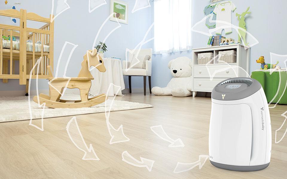 Lifestyle of a Purio Nursery Air purifier with white arrows indicating circulation